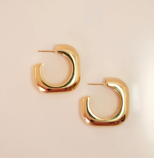 Square shaped chunky hoops